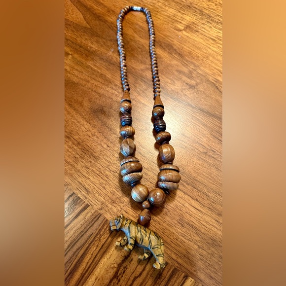 Tiger Vintage Wooden Bead Necklace with screw clasp. Hand carved Tiger bead. EUC - Picture 15 of 16